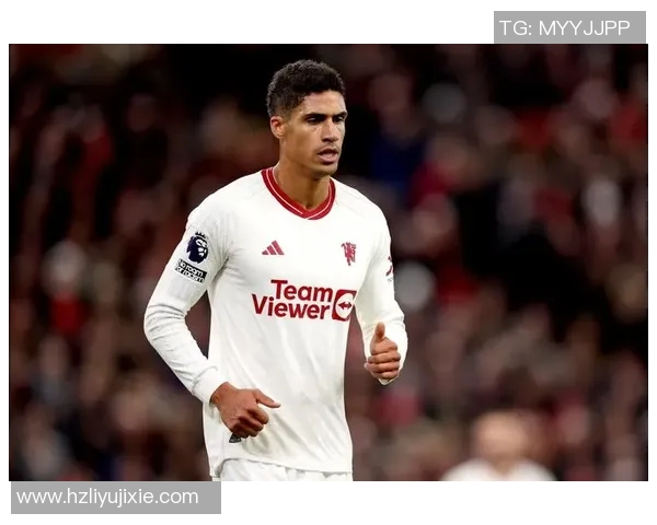 瓦拉内社媒晒与温格亨利合照引热议 聚焦足球传奇人物的经典瞬间